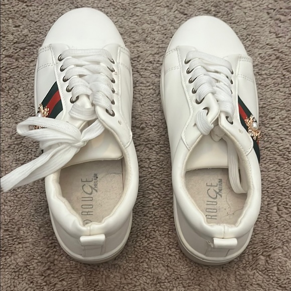 White Sneakers with Green and Red Accents - Size 8 - Picture 5 of 15
